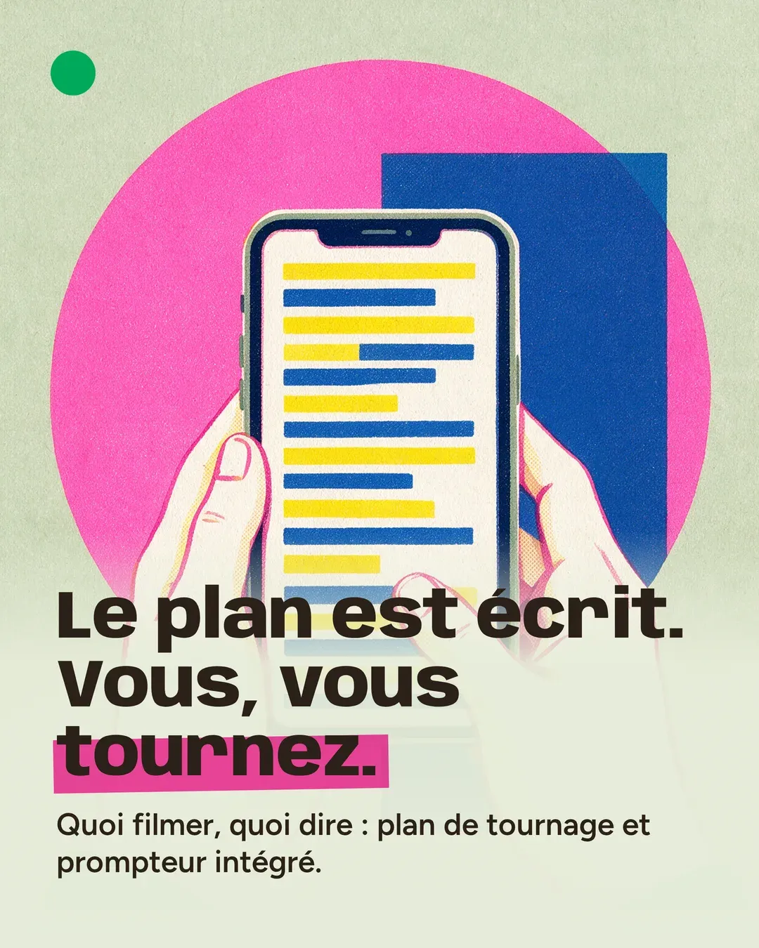 Deux mains tiennent un téléphone qui affiche un plan de tournage : « Le plan est écrit. Vous, vous tournez. Quoi filmer, quoi dire : plan de tournage et prompteur intégré. »